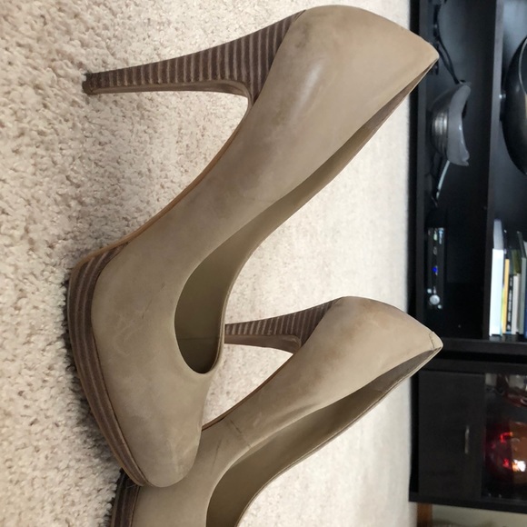 Tan Heels - Picture 3 of 3